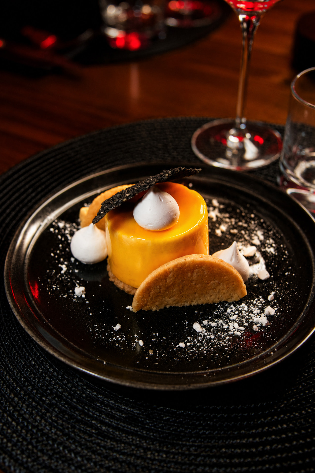 Dessert mangue passion, meringues et sablé